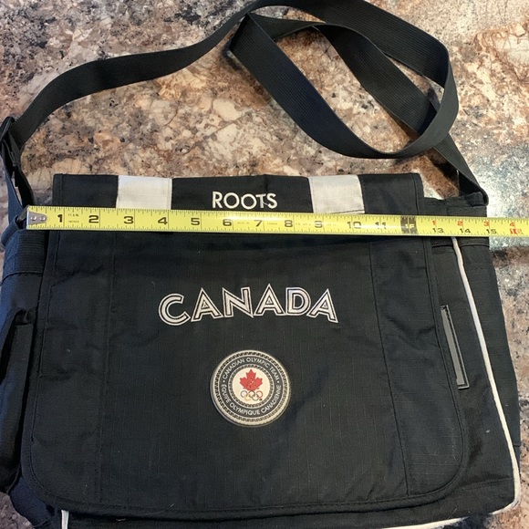 Messenger Roots bag with cross body shoulder strap - Picture 2 of 11